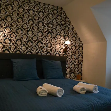 Domaine Des Trois Sorciers Bed and Breakfast *