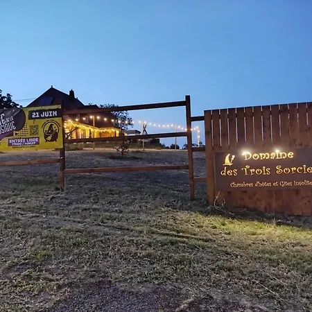 Domaine Des Trois Sorciers Bed and Breakfast *